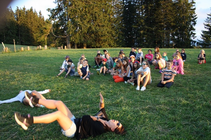 Village Camps International Summer Camp Leysin, Switzerland 2025-08-09 https://www.villagecamps.com/journals_admin/images/703-14-campfire (72).jpg